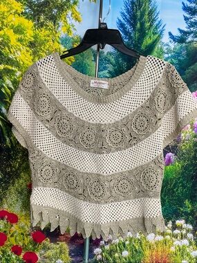 Miramar Beige and White Crochet Short-Sleeve Top Size Small #2204
